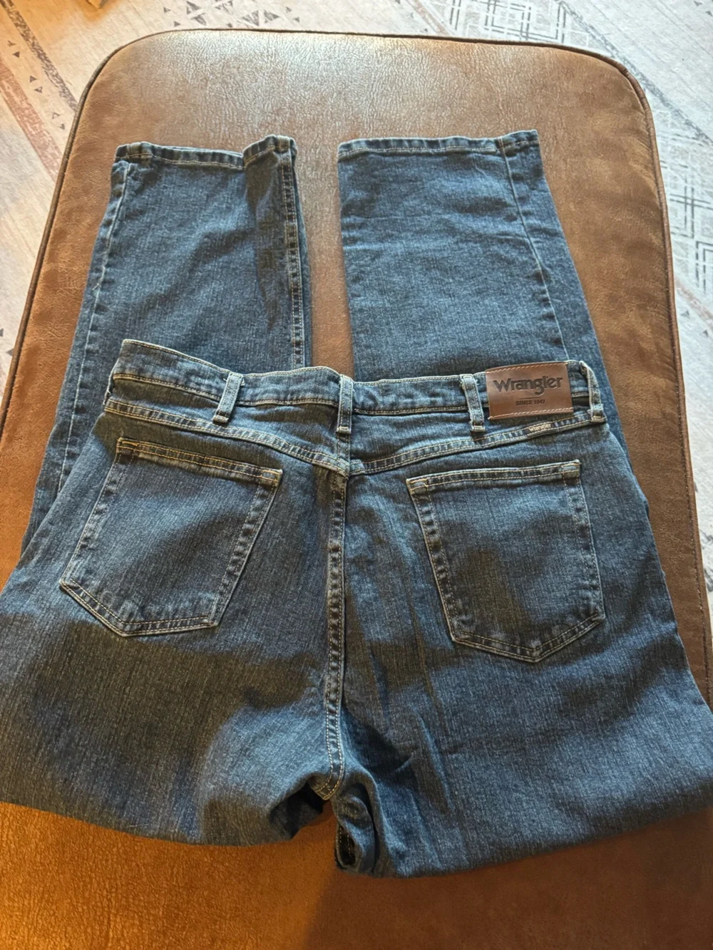 Wrangler Dark Blue Relaxed Fit Denim Jeans with Logo Patch 36 x 32 Like new!